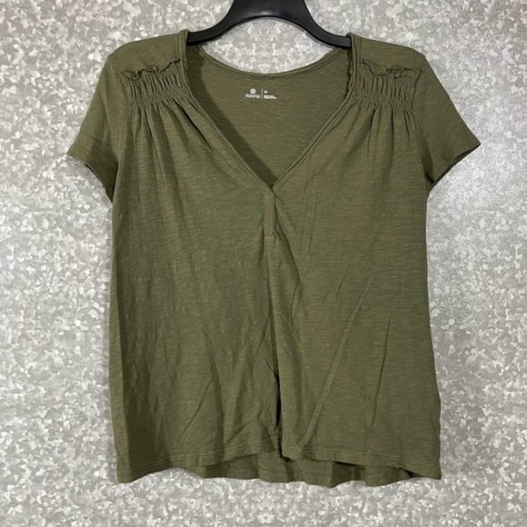 Susina Olive Green V-Neck Ruched Shoulders T-Shirt - Size Medium - Short Sleeve - Picture 1 of 6